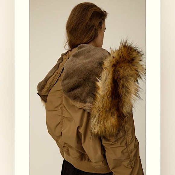 MOUSSY Faux Fur Hooded Bomber Jacket in Tan Size 1 Small Streetwear Warm Outdoor - Picture 3 of 16